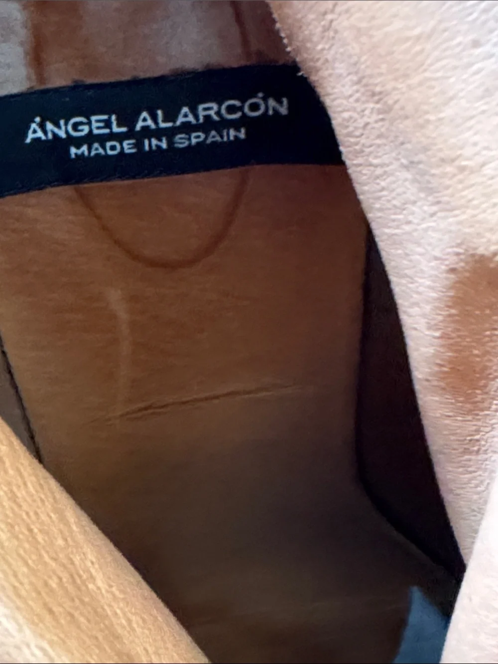 Ángel Alarcon cream leather